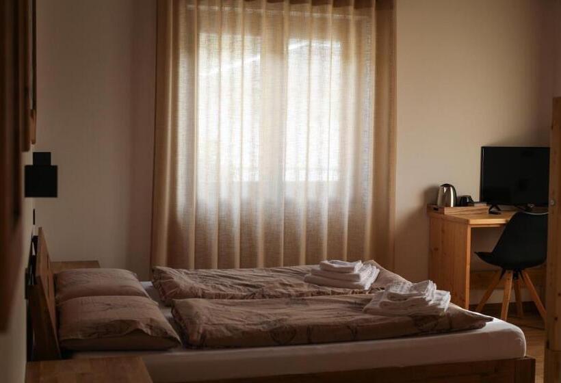 פנסיון Base531