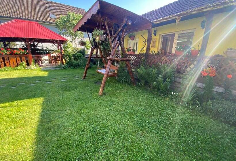 بنسيون Casa Otilia