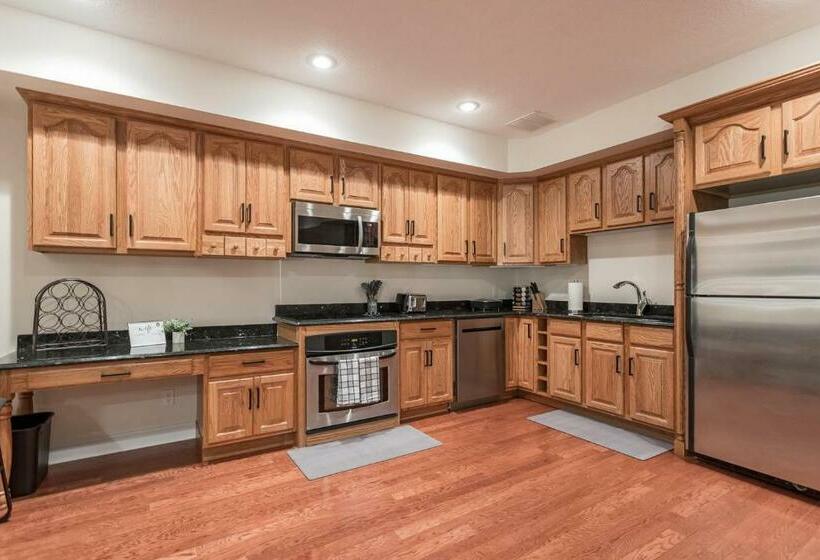 بنسيون Hilltop Escape Close To North River, Hone Quarry