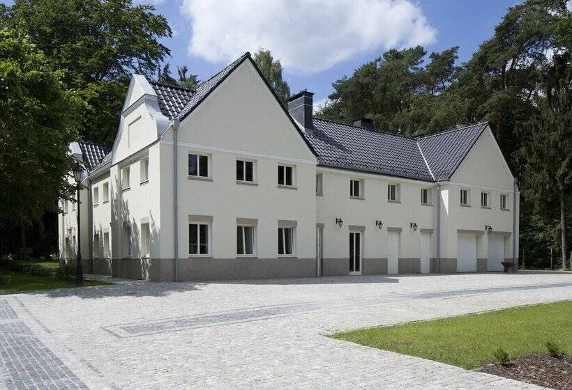 膳宿费 Manowce Palace