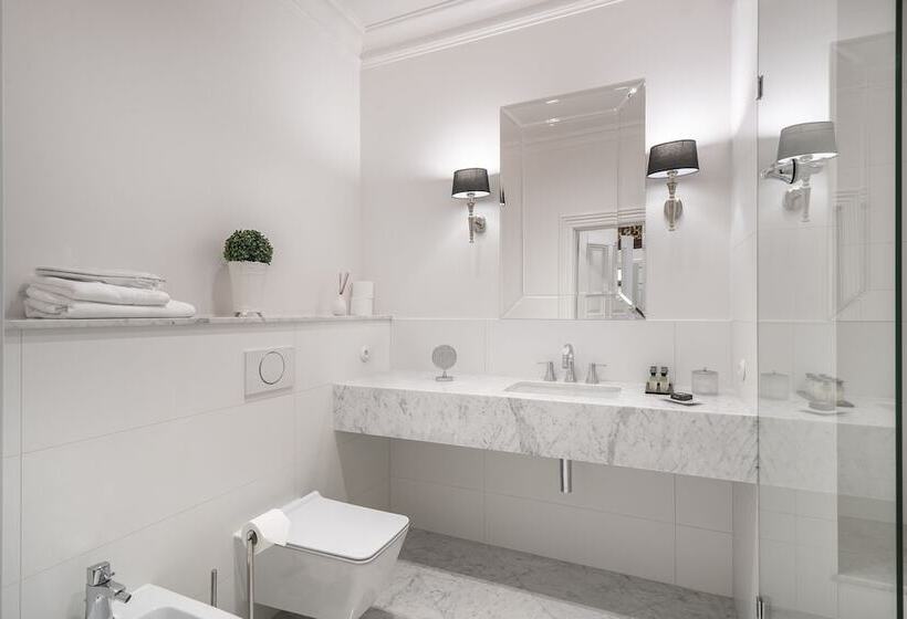 膳宿费 Manowce Palace