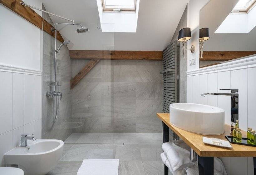 膳宿费 Manowce Palace