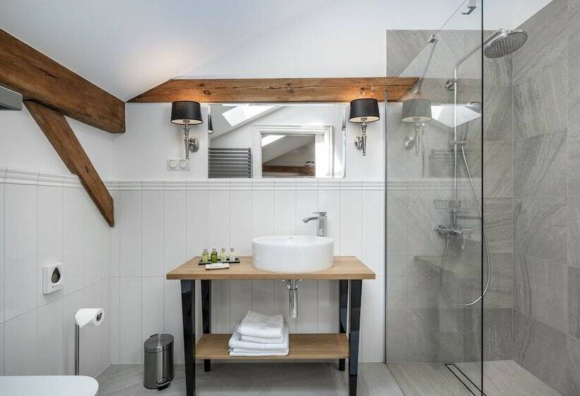 膳宿费 Manowce Palace