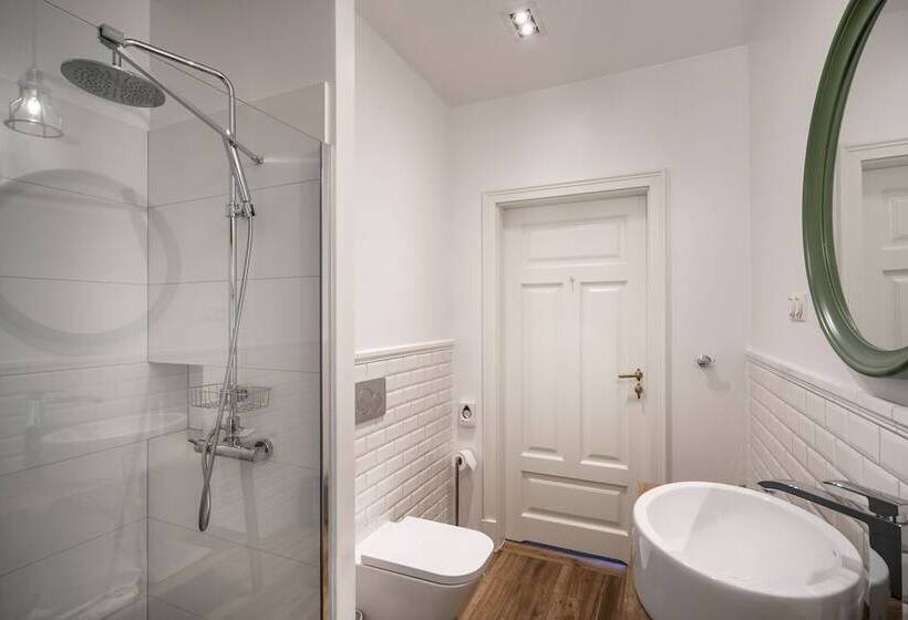 膳宿费 Manowce Palace