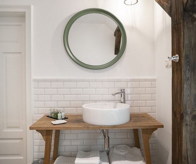 膳宿费 Manowce Palace