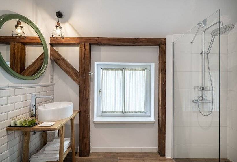 膳宿费 Manowce Palace