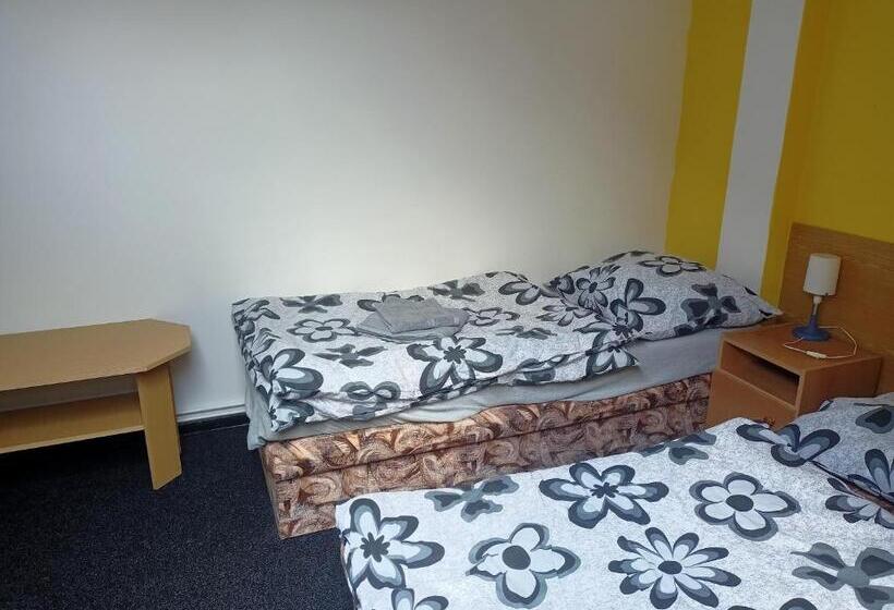 膳宿费 Neznašovy Restaurant Penzion