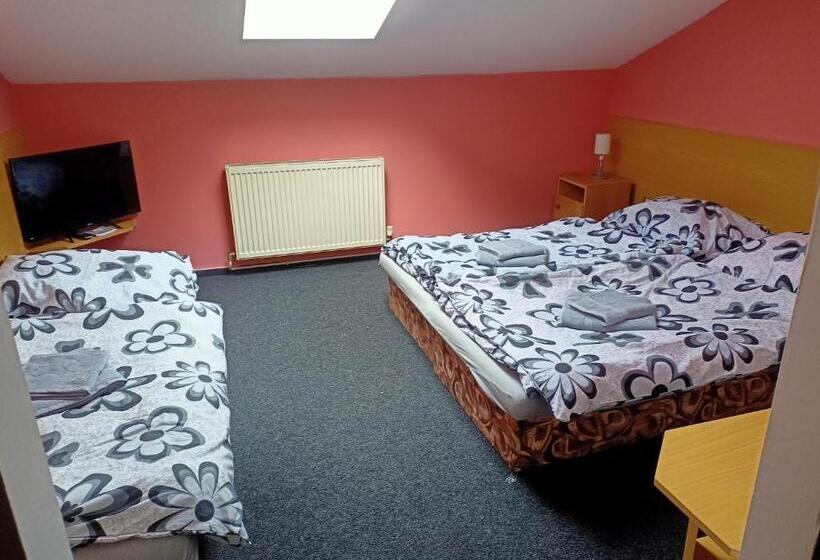 膳宿费 Neznašovy Restaurant Penzion