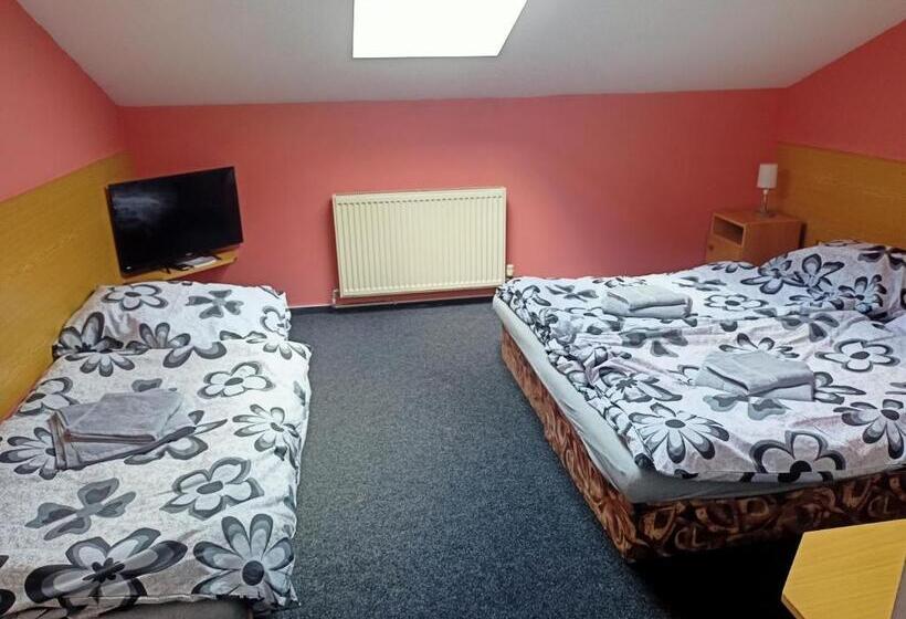 膳宿费 Neznašovy Restaurant Penzion