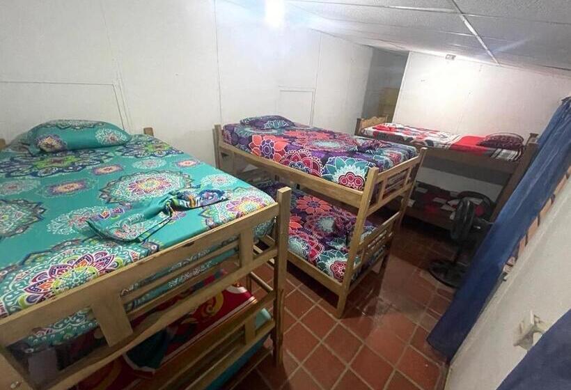 پانسیون Sisio Hostal