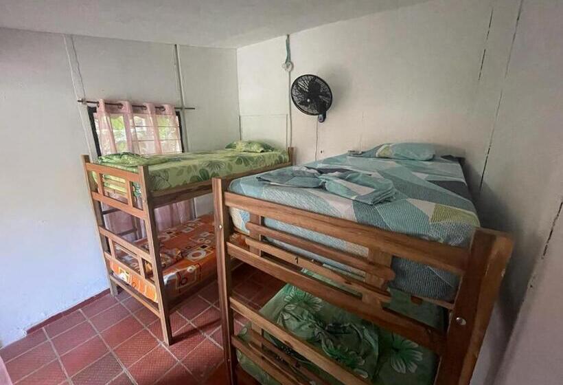 پانسیون Sisio Hostal