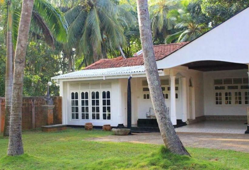 פנסיון Tropical Colonial Retreat Minutes From The Beach