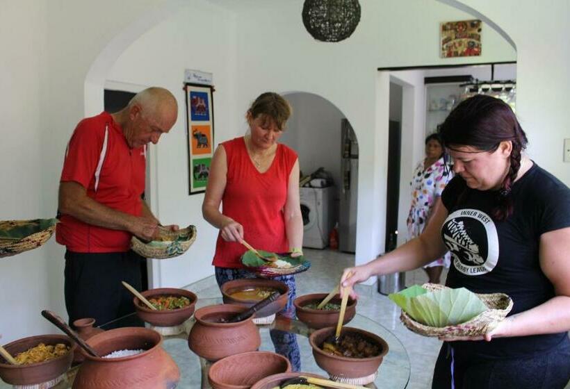 פנסיון Tropical Colonial Retreat Minutes From The Beach