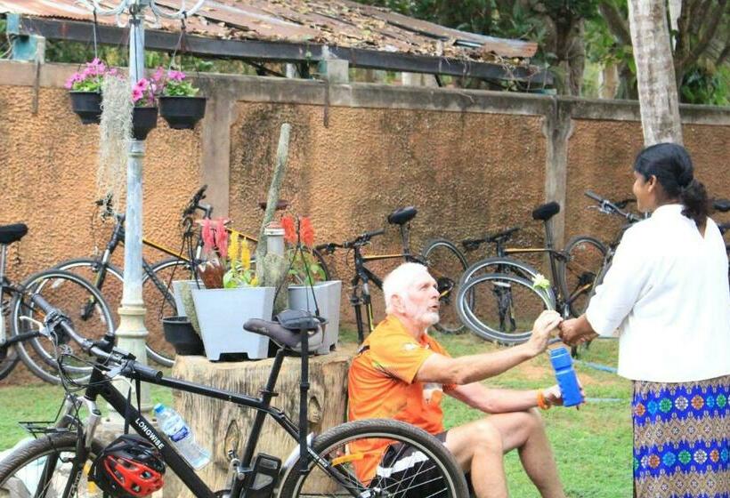 ペンション Tropical Colonial Retreat Minutes From The Beach