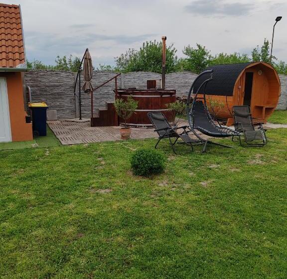 Пансион Zeg Zug Vendégház