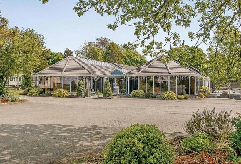 אתר נופש Croft Country Park