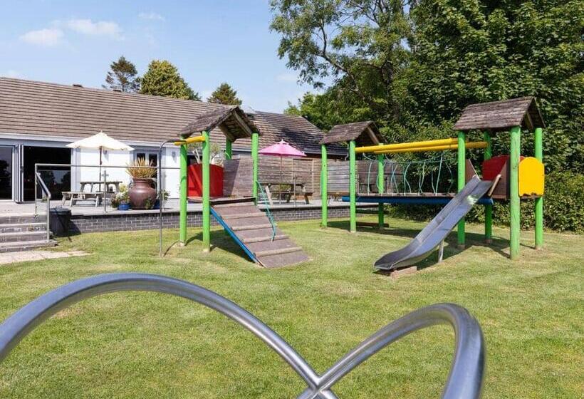 אתר נופש Croft Country Park