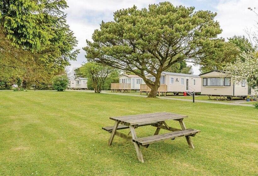 אתר נופש Croft Country Park