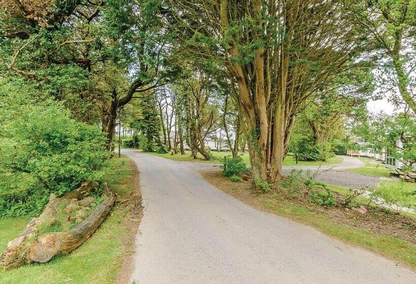 אתר נופש Croft Country Park