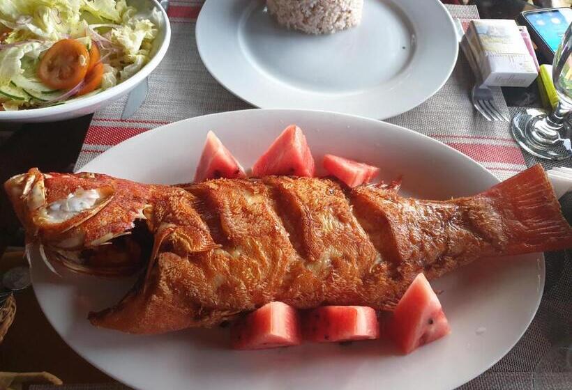 استراحتگاه Miley Lodging Restobar