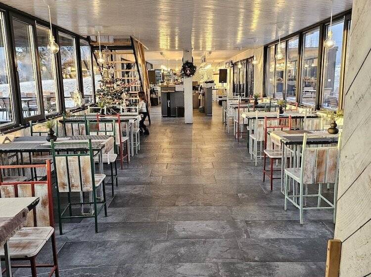 Ursa Mica Glamping Resort