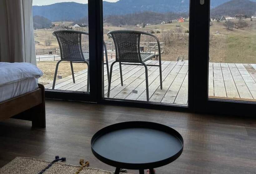 Ursa Mica Glamping Resort