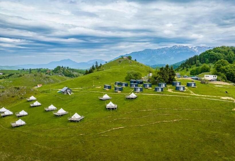 Ursa Mica Glamping Resort