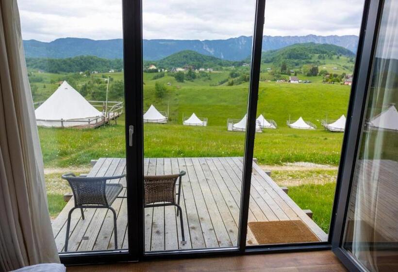 Ursa Mica Glamping Resort