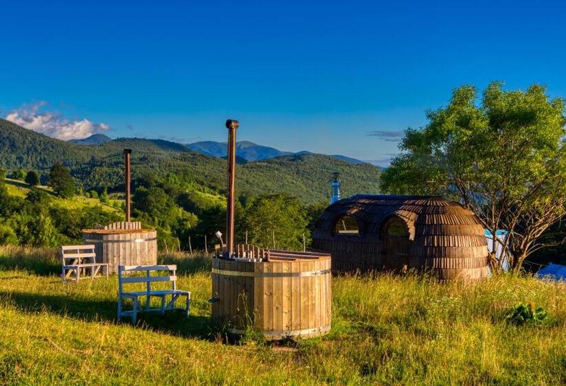 Ursa Mica Glamping Resort