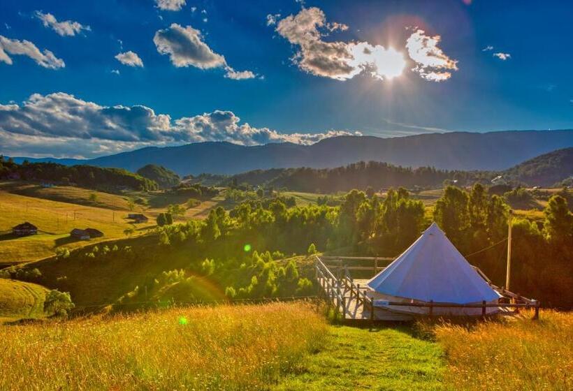 Ursa Mica Glamping Resort