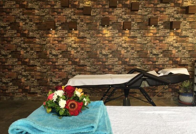 7 Seasons Resort & Spa