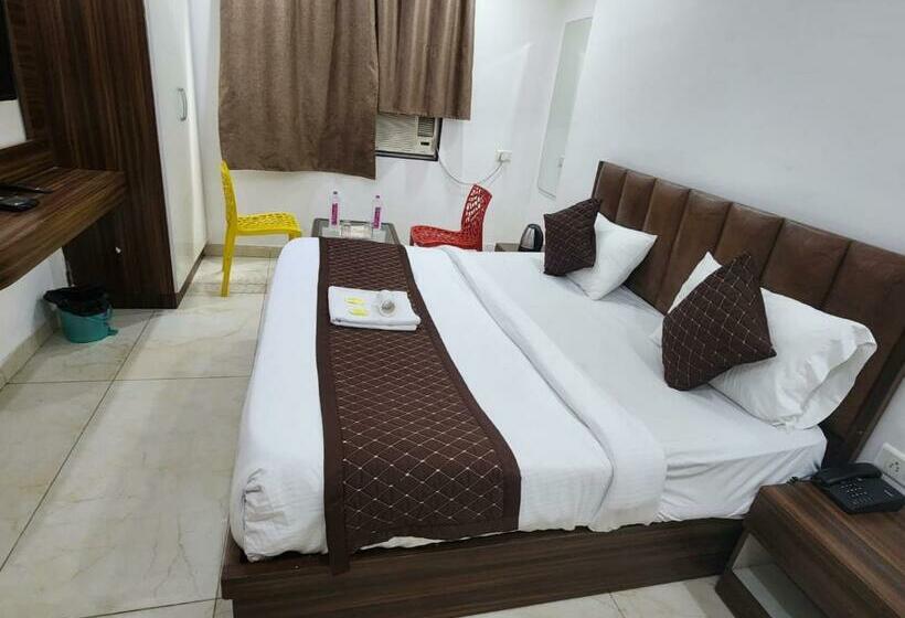 Airport Hotel Ivy With Free Airport Transfr