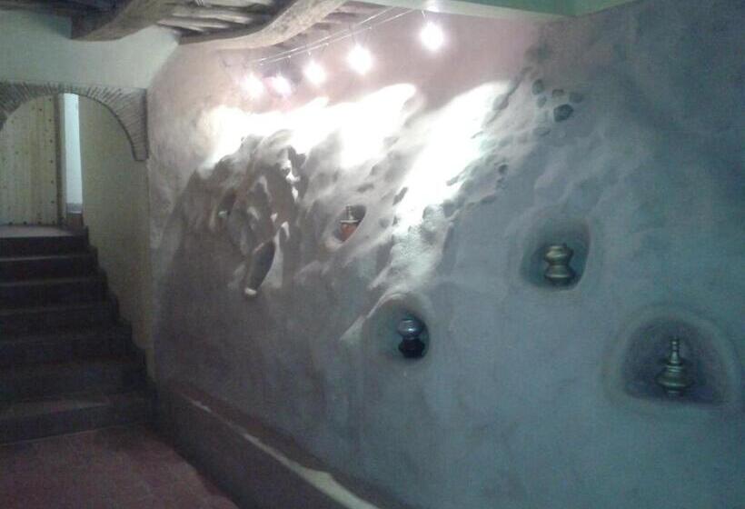 هاستل Kasbah Tinariwin