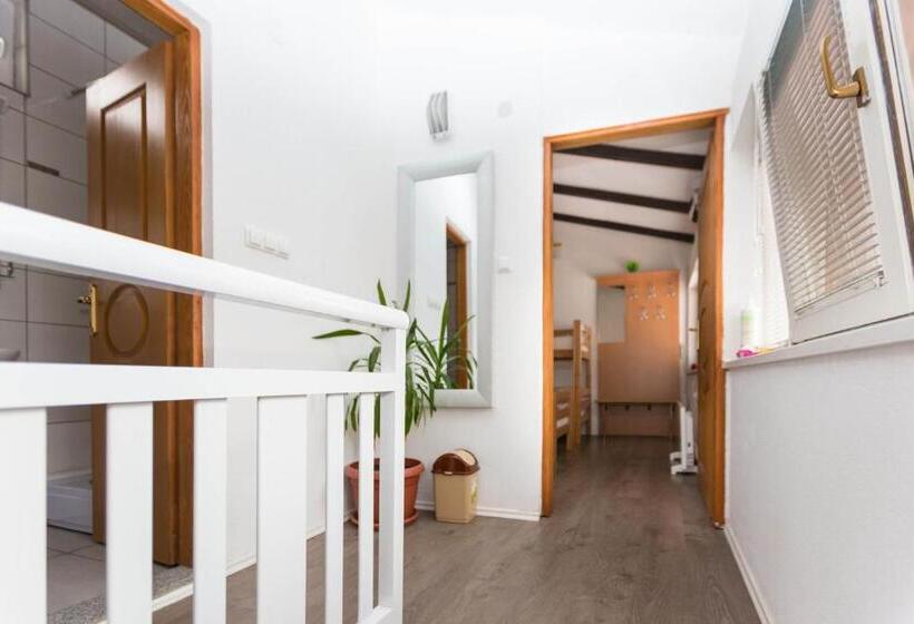 هاستل Kingdom Rooms Visoko