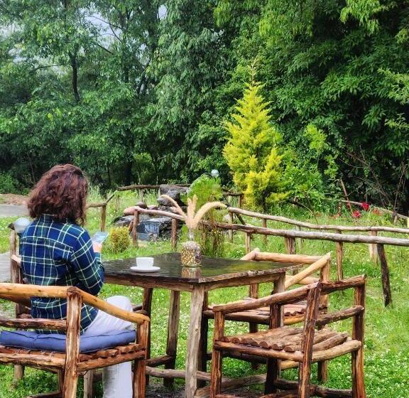 Общежитие Monkey Mud House And Camps, Bir