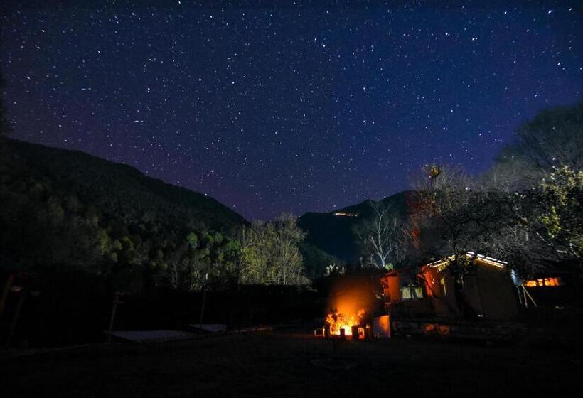 Общежитие Monkey Mud House And Camps, Bir