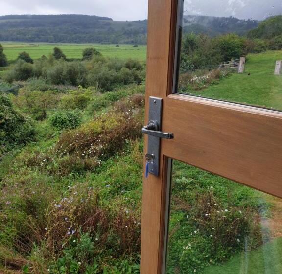 مبيت وإفطار A Barn At South Downs Stay