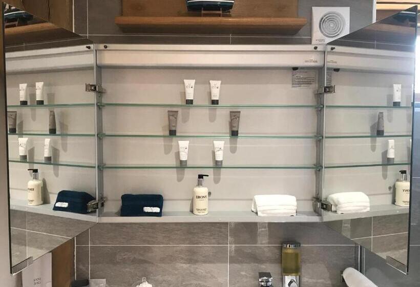 مبيت وإفطار A Barn At South Downs Stay