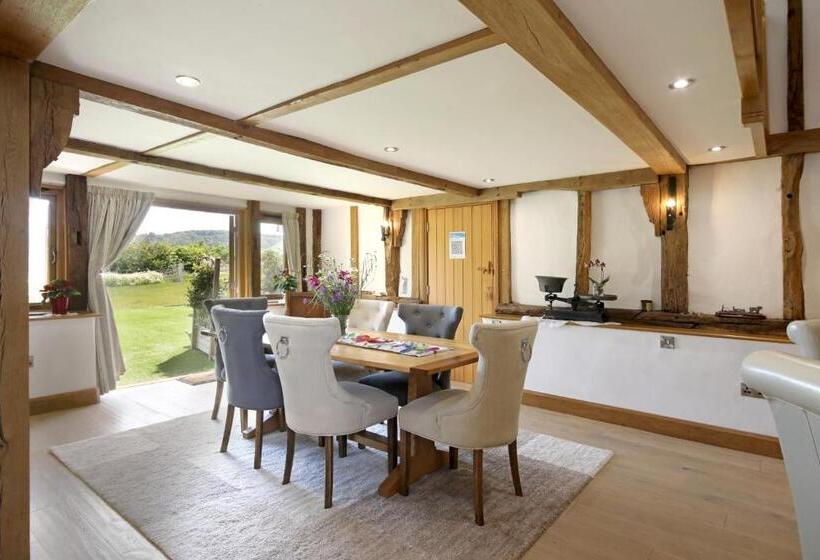 مبيت وإفطار A Barn At South Downs Stay