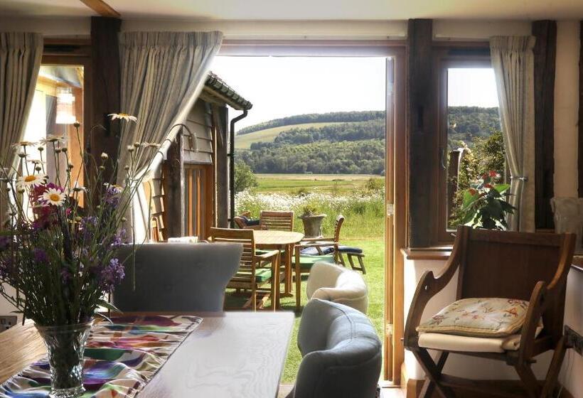مبيت وإفطار A Barn At South Downs Stay