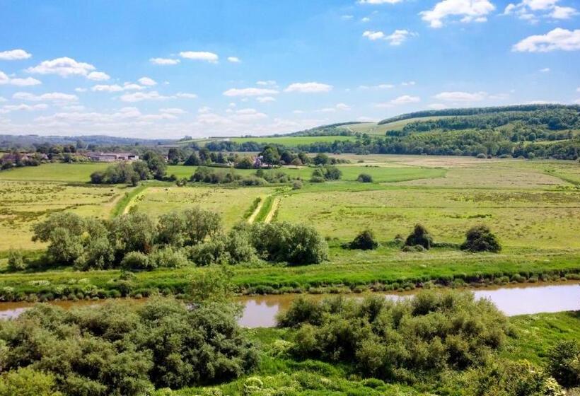 مبيت وإفطار A Barn At South Downs Stay