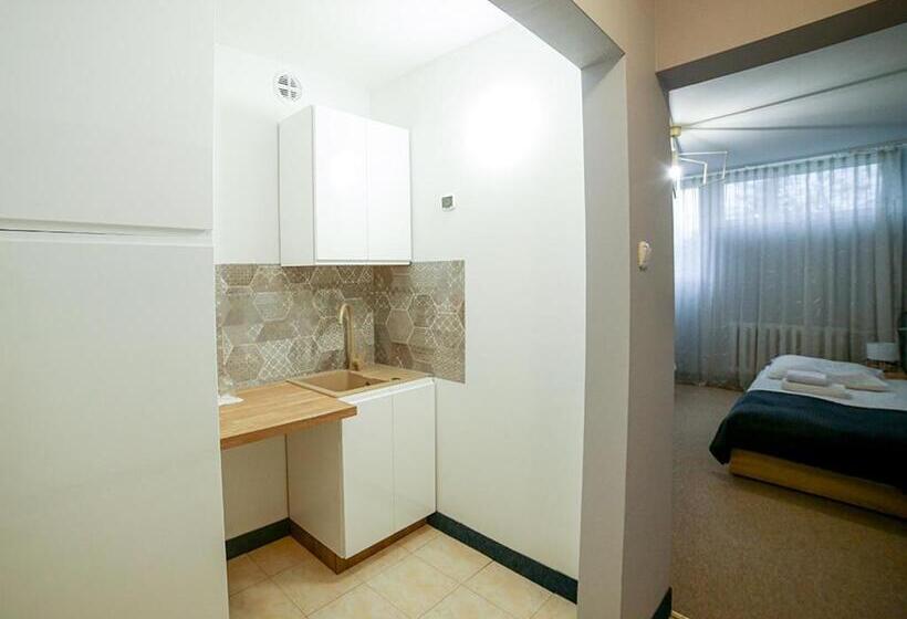 تختخواب و صبحانه Izabella