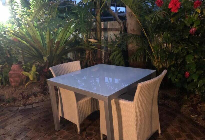 ベッドアンドブレックファースト Lakeside Bungalow