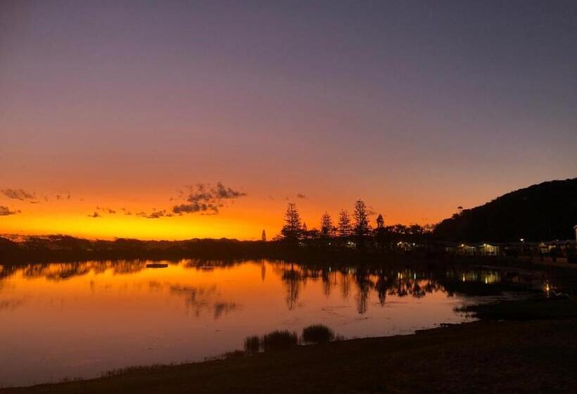 ベッドアンドブレックファースト Lakeside Bungalow