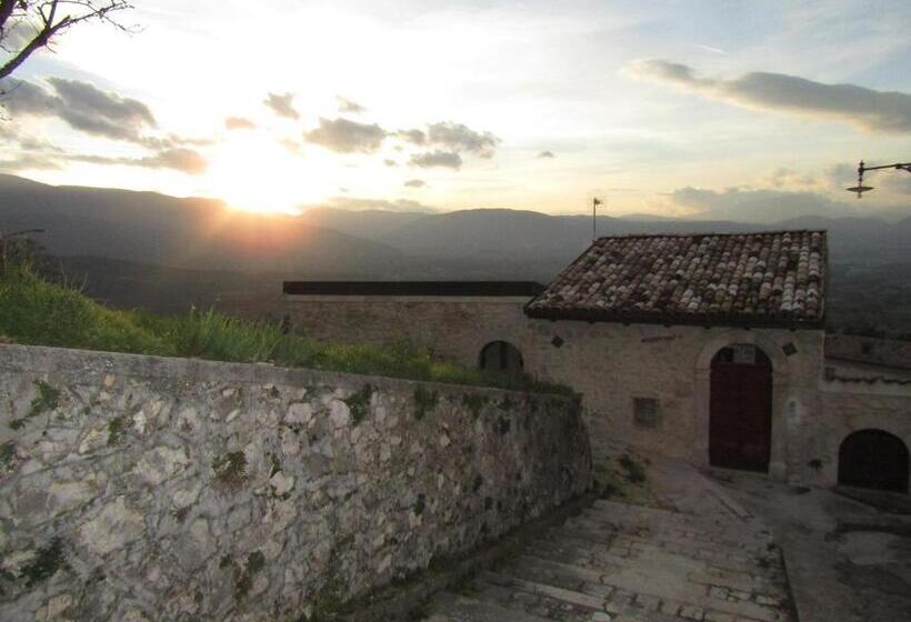 مبيت وإفطار Medieval Village Of Pacentro