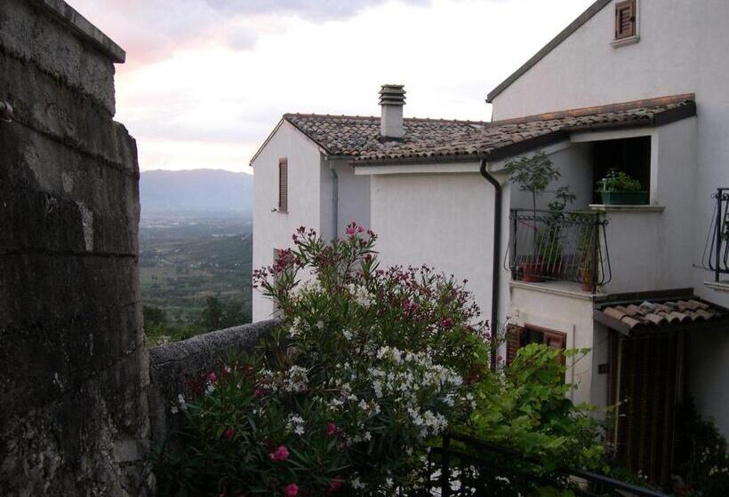 مبيت وإفطار Medieval Village Of Pacentro