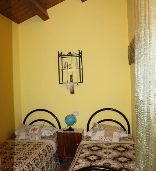 مبيت وإفطار Medieval Village Of Pacentro