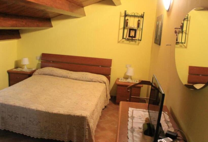 مبيت وإفطار Medieval Village Of Pacentro