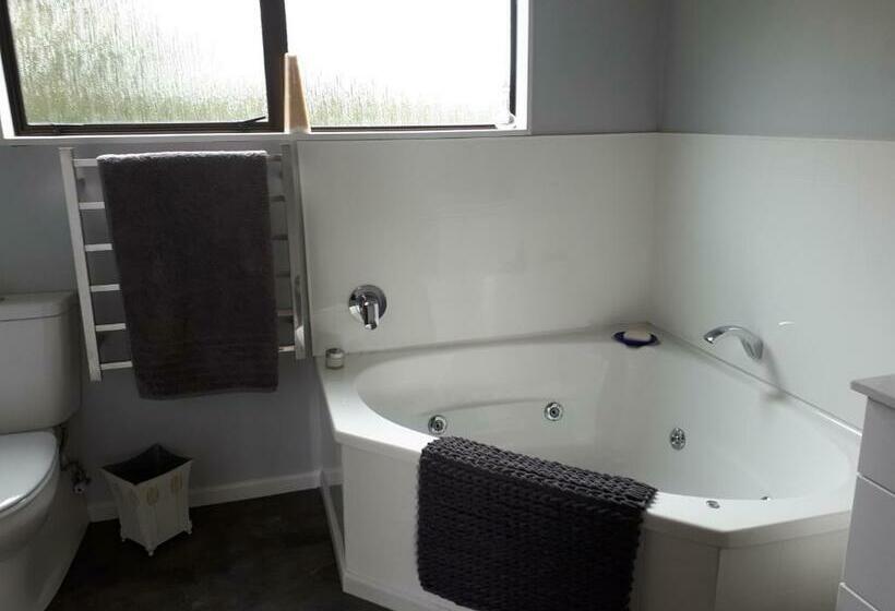 Bed and Breakfast Rangaroa Heights