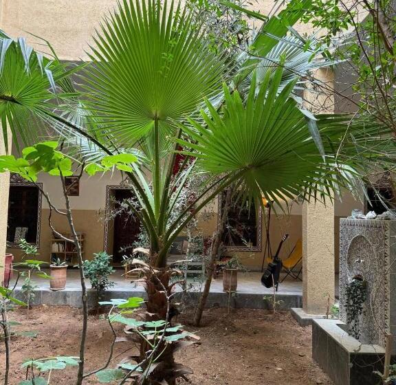 تختخواب و صبحانه Riad Tazoulte